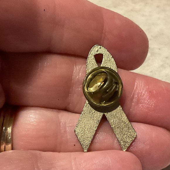 Vintage Tac Pin USA Flag Ribbon Lapel Pin Enameled - Picture 2 of 7